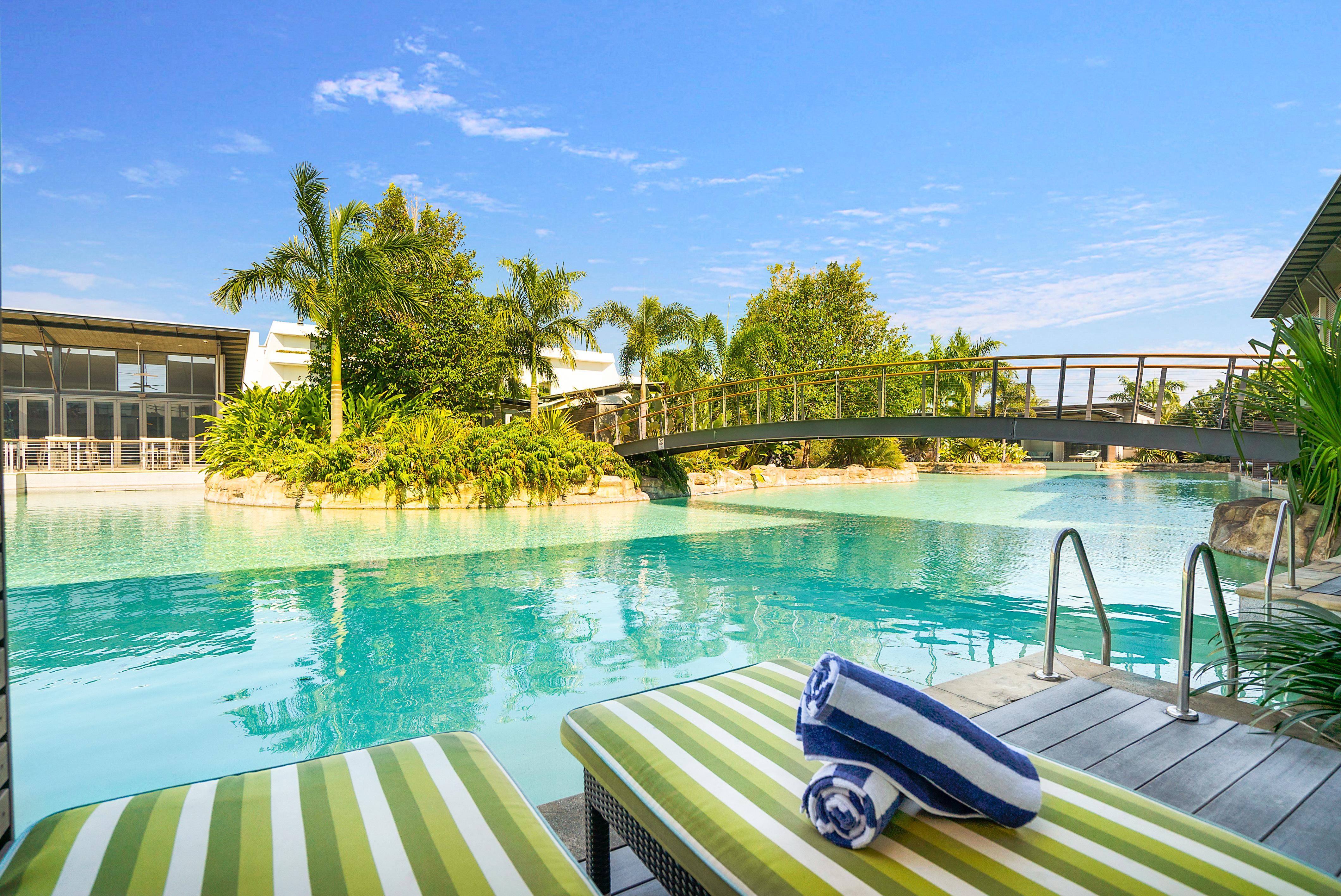Mindil Beach Casino Resort Darwin Exteriér fotografie The pool at Peppers Beach Club Resort