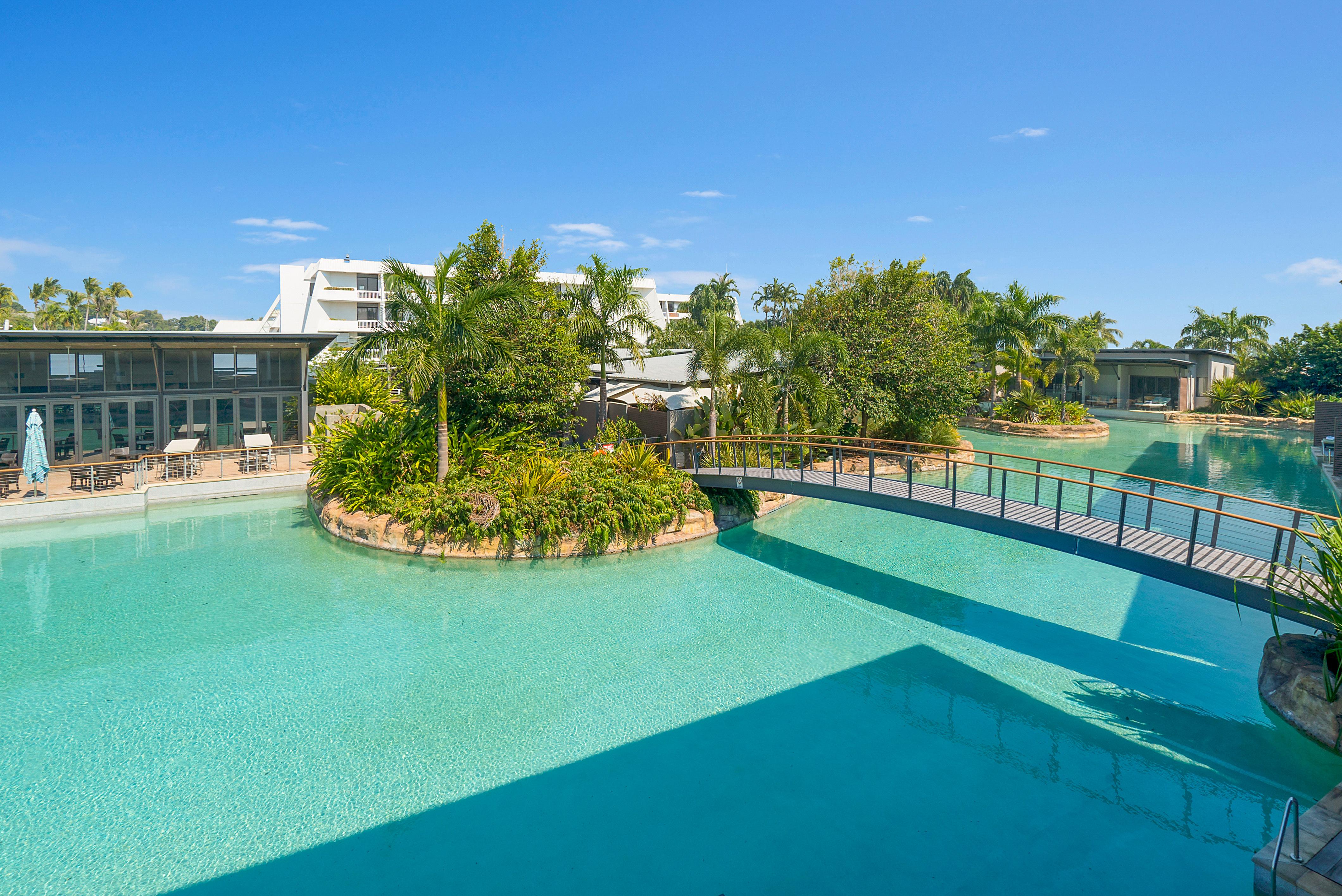 Mindil Beach Casino Resort Darwin Exteriér fotografie The pool at Peppers Mantra on Saltwater Island