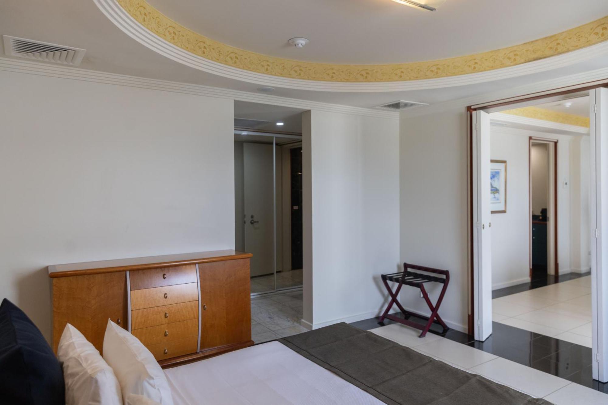 Mindil Beach Casino Resort Darwin Exteriér fotografie A room at the hotel
