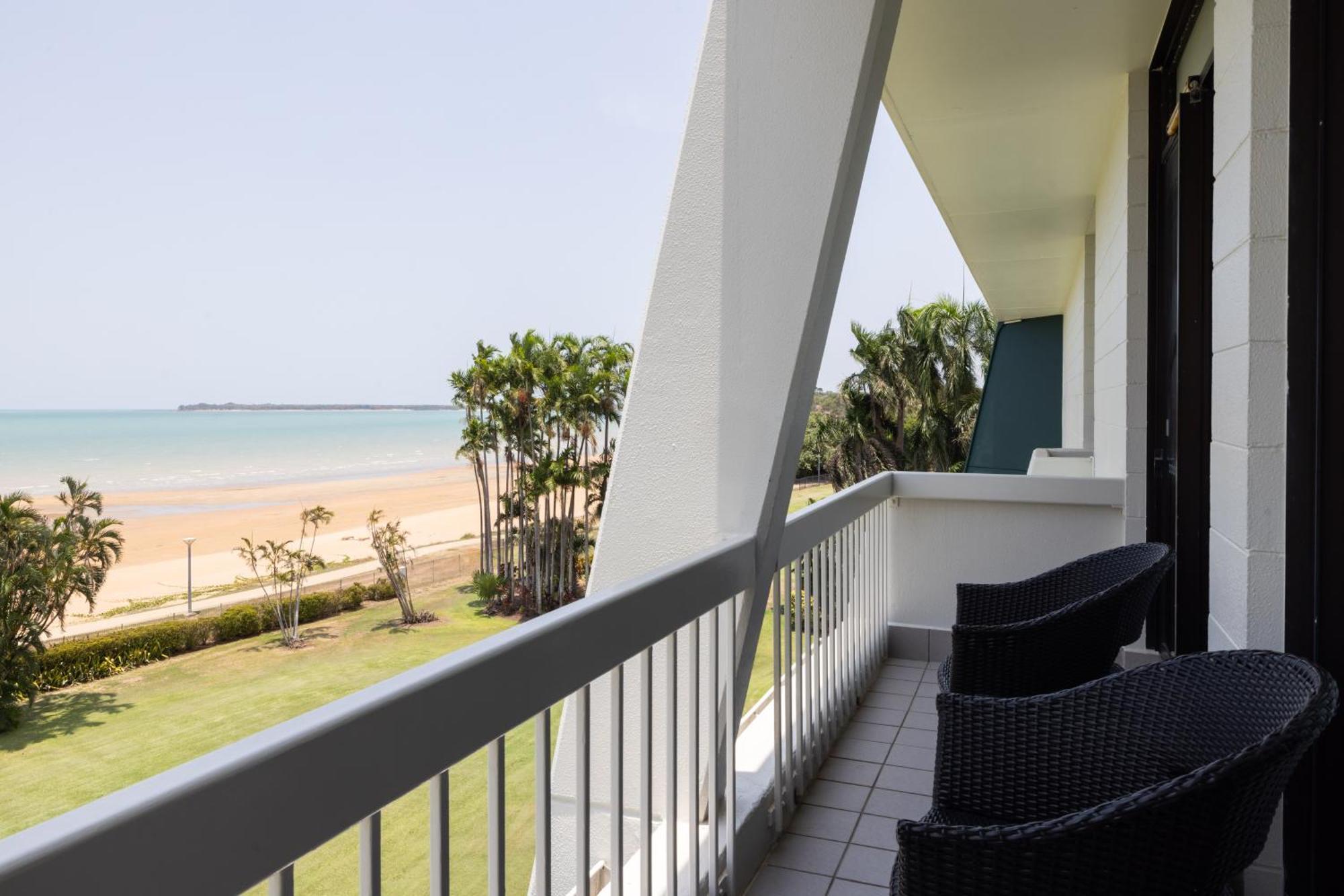 Mindil Beach Casino Resort Darwin Exteriér fotografie A balcony