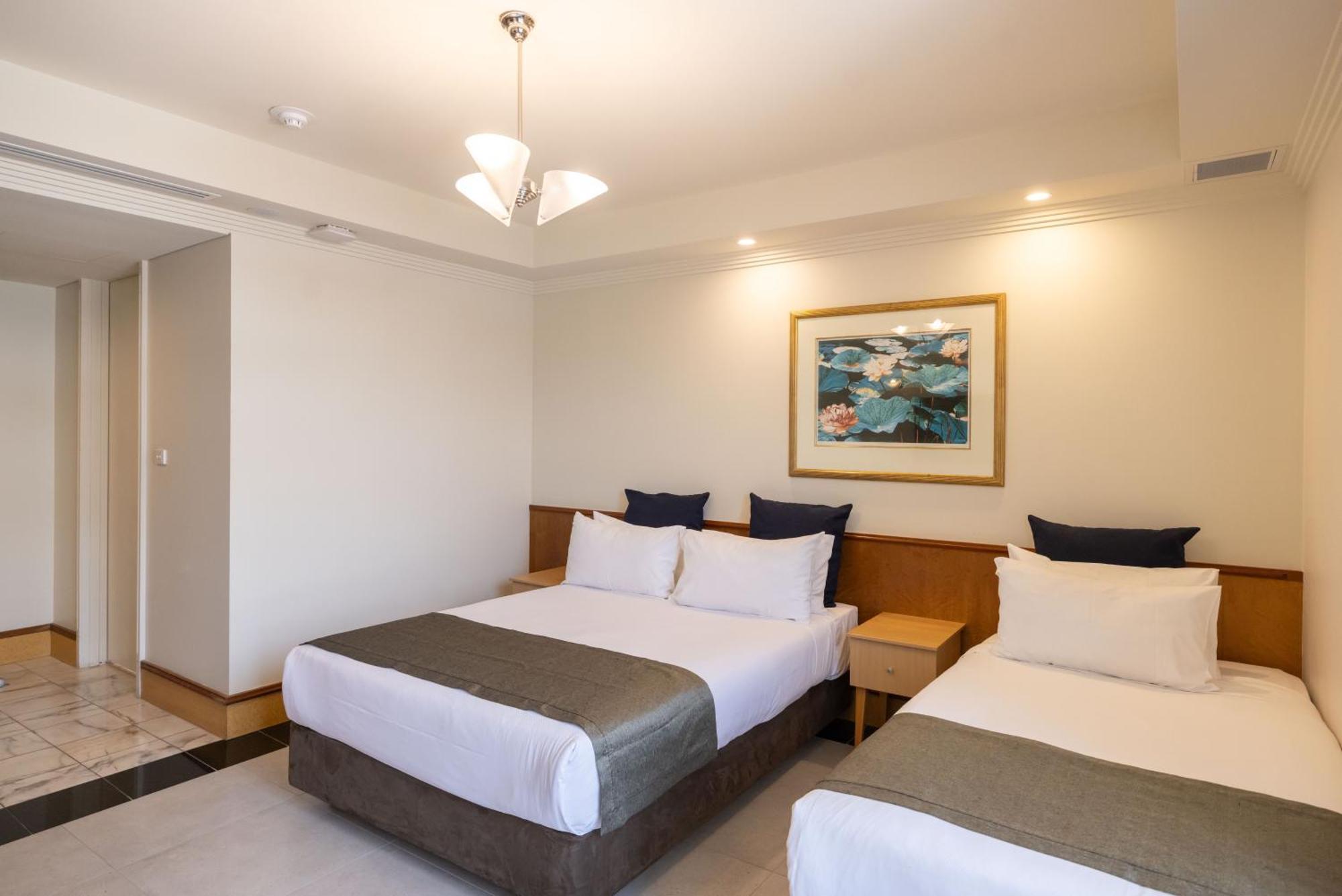 Mindil Beach Casino Resort Darwin Exteriér fotografie A room at the hotel