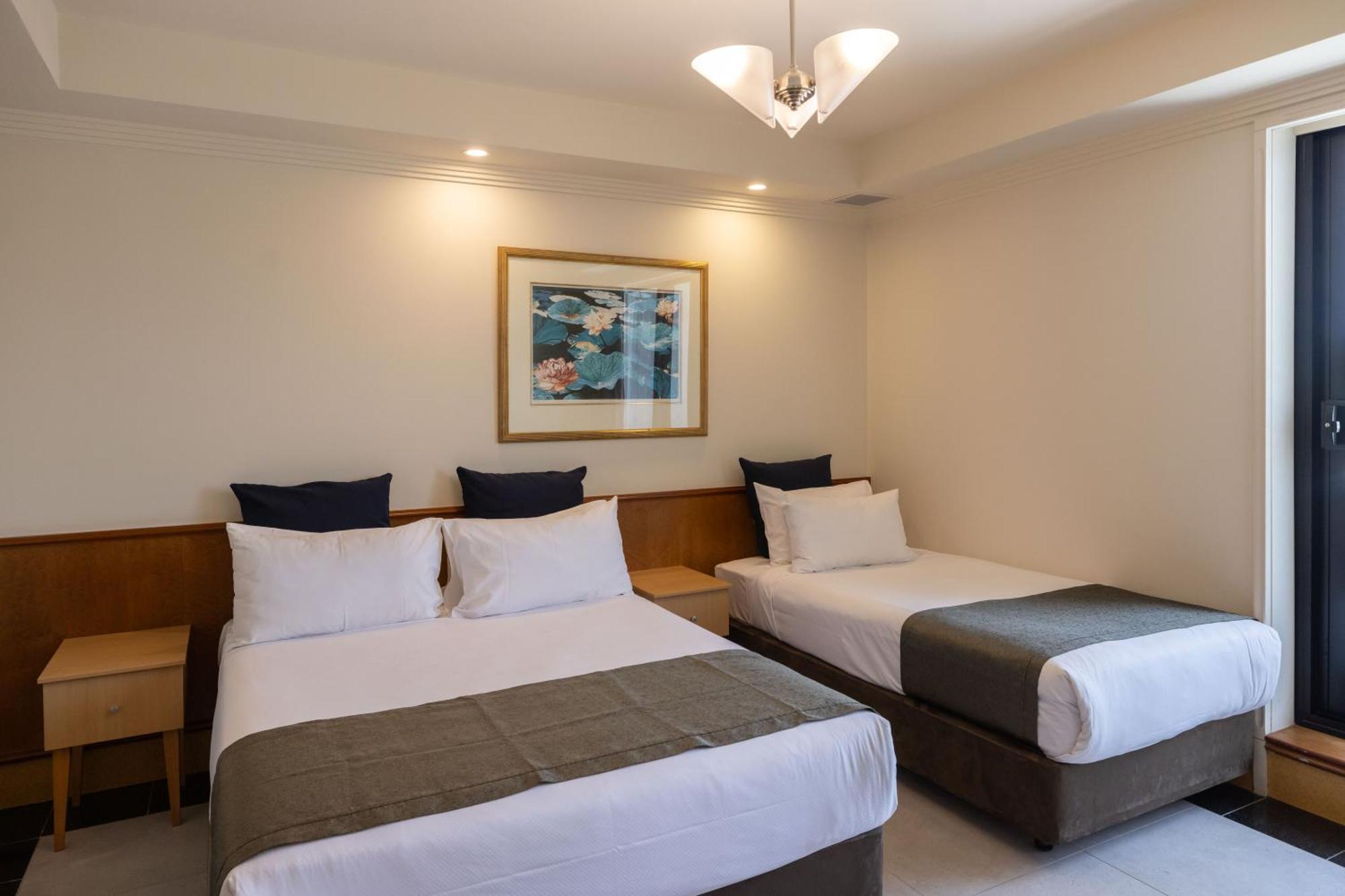 Mindil Beach Casino Resort Darwin Exteriér fotografie A room at the hotel
