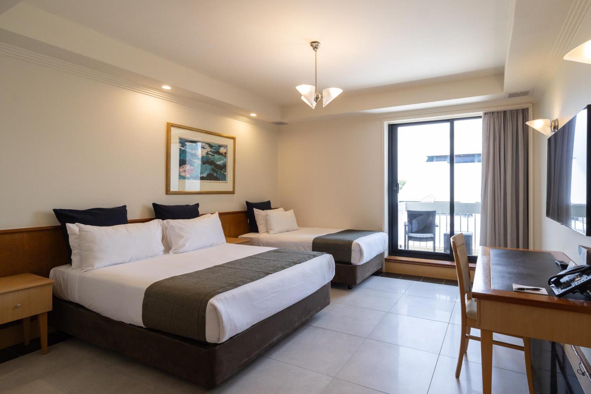 Mindil Beach Casino Resort Darwin Exteriér fotografie A room at the hotel