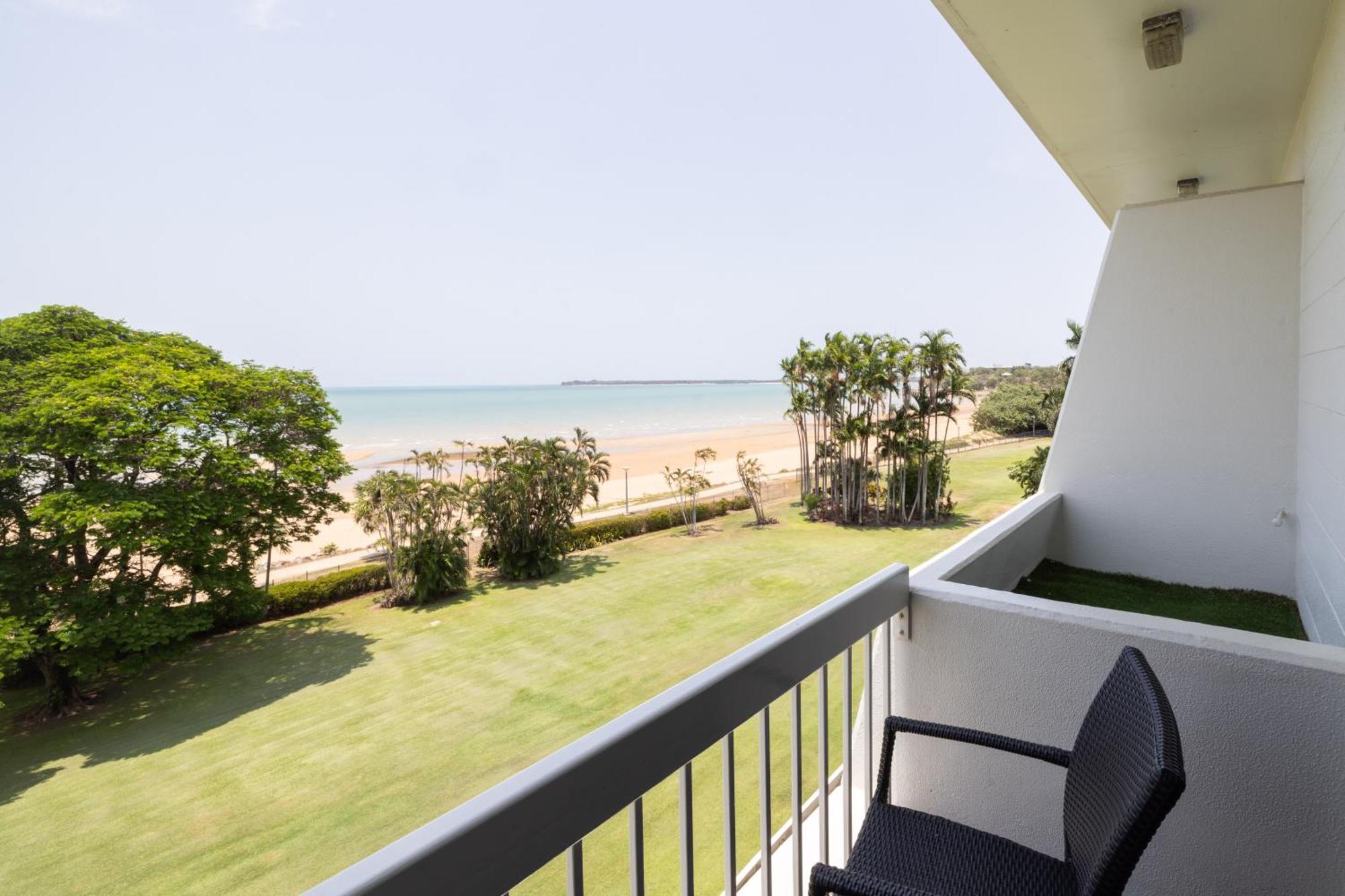 Mindil Beach Casino Resort Darwin Exteriér fotografie A balcony